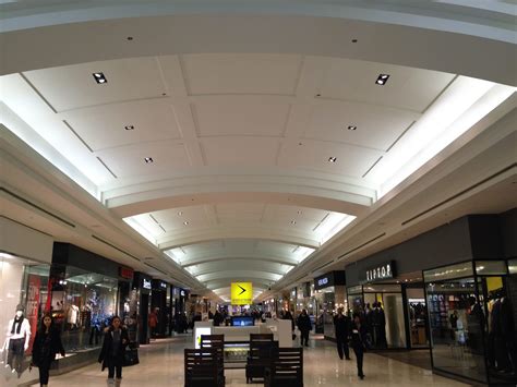 st laurent mall